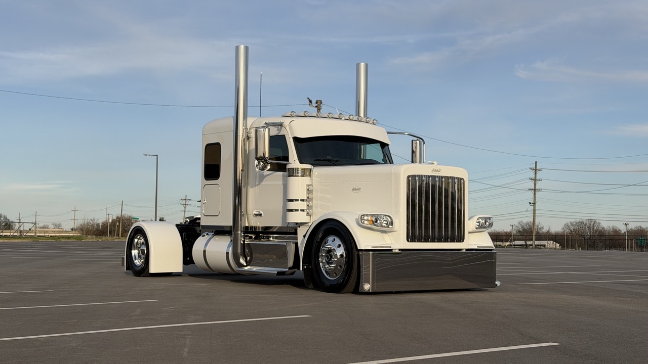 GH-5 Grand Hauler — front three-quarter view