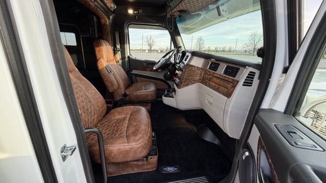 GH-5 interior — center console and armrests