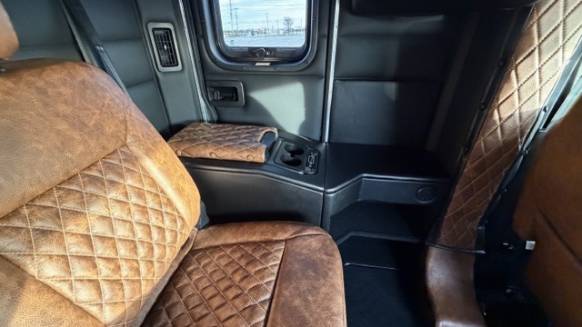 GH-5 interior — driver's cabin