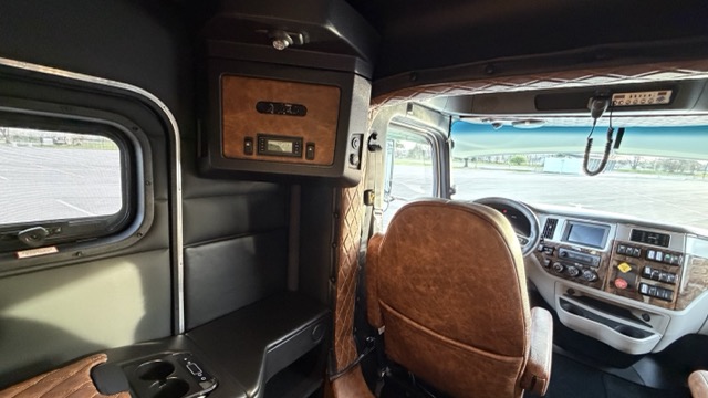 GH-5 driver cabin