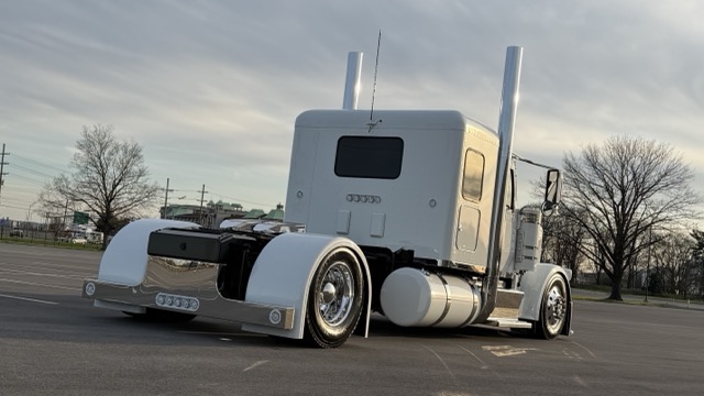 GH-5 exterior — rear three-quarter